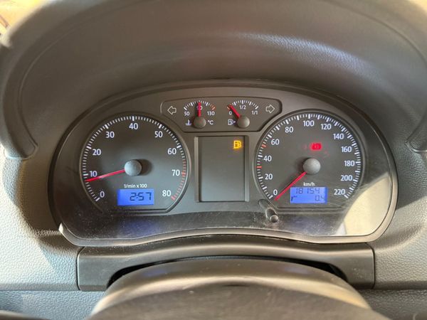 2008-Volkswagen-Polo-14-Trendline image:8