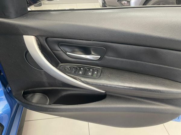 2014-BMW-3-Series-320i-M-Sport-Auto image:11