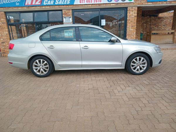 2011-Volkswagen-Jetta-VI-20-TDI-Highline image:1