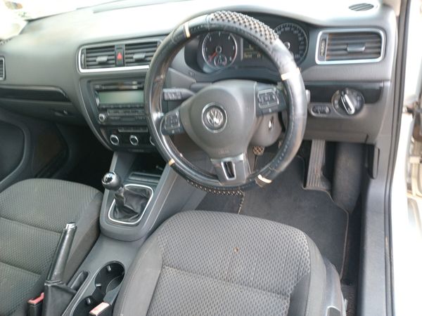 2011-Volkswagen-Jetta-VI-20-TDI-Highline image:5