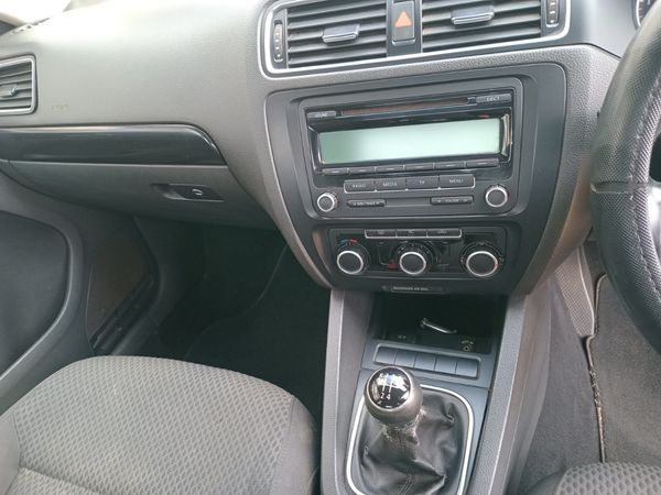 2011-Volkswagen-Jetta-VI-20-TDI-Highline image:6