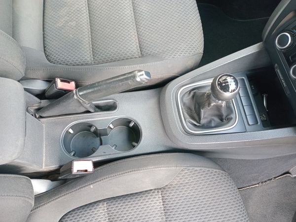 2011-Volkswagen-Jetta-VI-20-TDI-Highline image:7