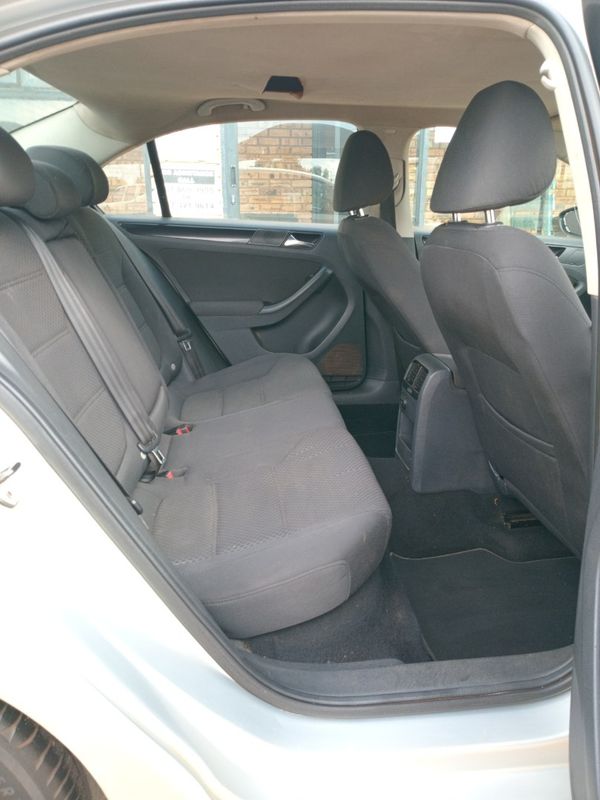 2011-Volkswagen-Jetta-VI-20-TDI-Highline image:8