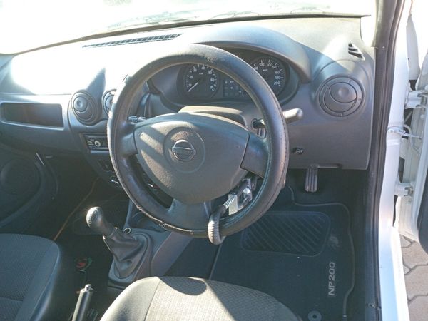 2017-Nissan-NP200-16-AC-Safety-Pack image:3