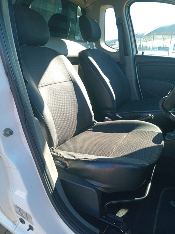 2017-Nissan-NP200-16-AC-Safety-Pack image:4