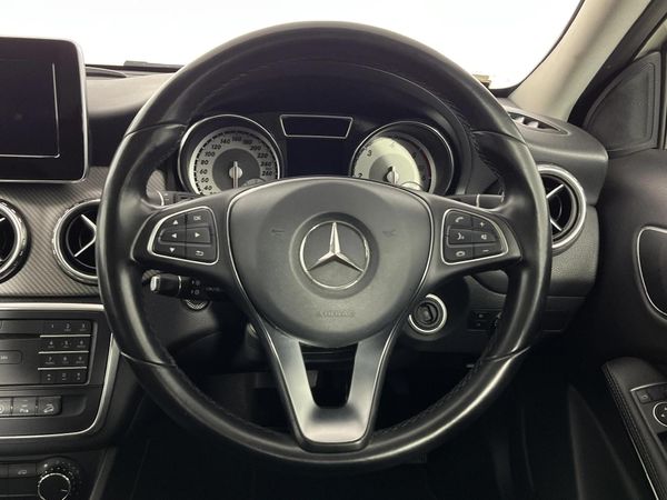 2016-Mercedes-Benz-GLA-220-CDI-Auto-4Matic image:11
