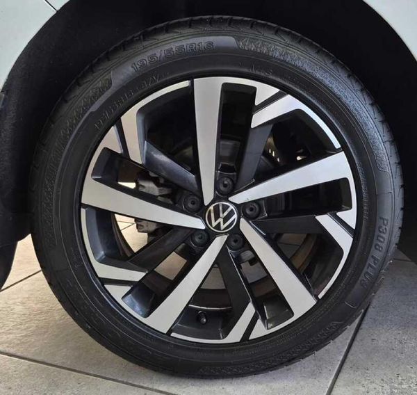2022-Volkswagen-Polo-10-TSI-Life-Auto-DSG image:4