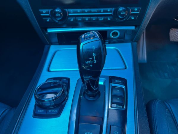 2015-BMW-7-Series-750Li-M-Sport image:10