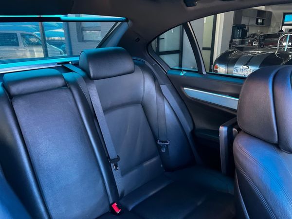 2015-BMW-7-Series-750Li-M-Sport image:15