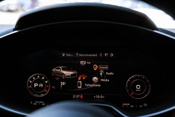 2015-Audi-TT-Coupe-20-TFSI-quattro-Auto image:9