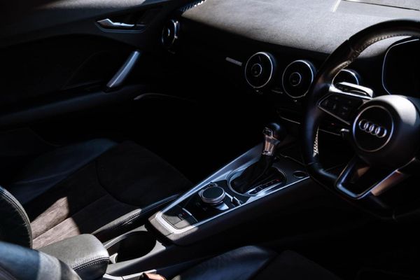 2015-Audi-TT-Coupe-20-TFSI-quattro-Auto image:16
