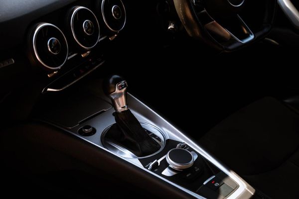 2015-Audi-TT-Coupe-20-TFSI-quattro-Auto image:17