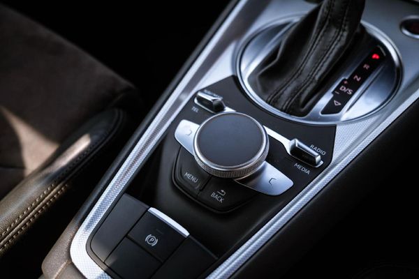 2015-Audi-TT-Coupe-20-TFSI-quattro-Auto image:18