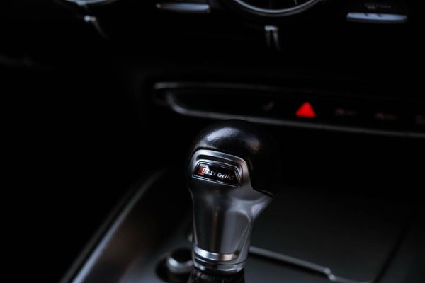 2015-Audi-TT-Coupe-20-TFSI-quattro-Auto image:19