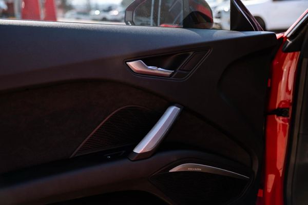 2015-Audi-TT-Coupe-20-TFSI-quattro-Auto image:20