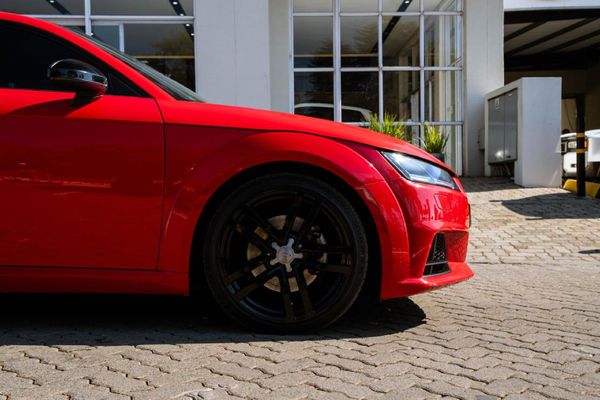 2015-Audi-TT-Coupe-20-TFSI-quattro-Auto image:26