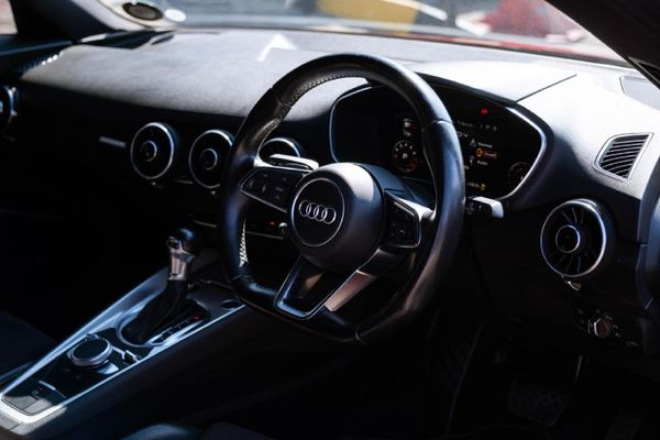 2015-Audi-TT-Coupe-20-TFSI-quattro-Auto image:6