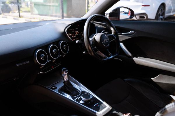 2015-Audi-TT-Coupe-20-TFSI-quattro-Auto image:7