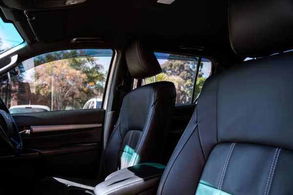 2022-Toyota-Hilux-28-GD-6-Raised-Body-Legend-4x4-Auto-Double-Cab image:10