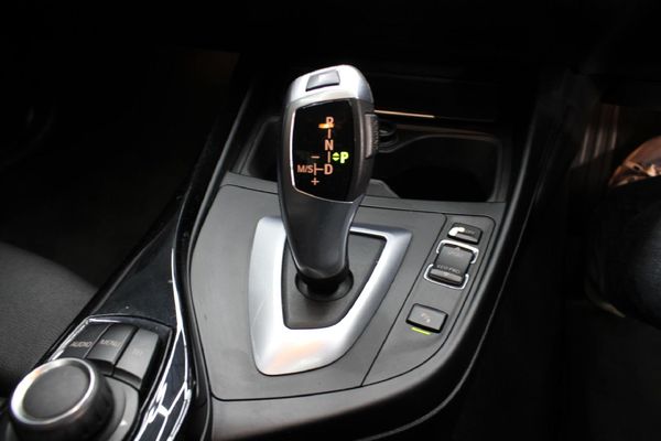 2016-BMW-2-Series-220i-Coupe-Sport-Auto image:11