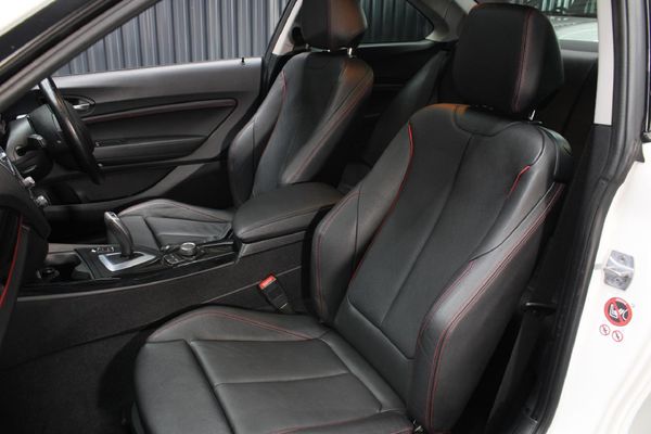 2016-BMW-2-Series-220i-Coupe-Sport-Auto image:15