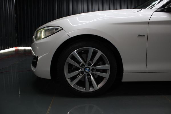 2016-BMW-2-Series-220i-Coupe-Sport-Auto image:17