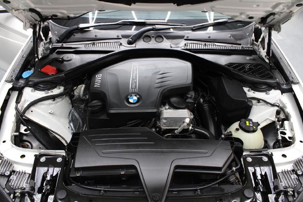 2016-BMW-2-Series-220i-Coupe-Sport-Auto image:18