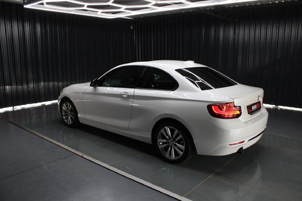 2016-BMW-2-Series-220i-Coupe-Sport-Auto image:5