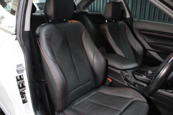 2016-BMW-2-Series-220i-Coupe-Sport-Auto image:7
