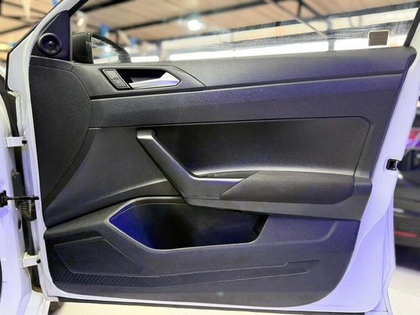 2020-Volkswagen-Polo-10-TSI-Trendline image:16
