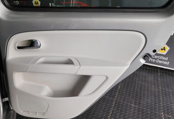 2017-Volkswagen-Up-Move-Up-10-5-dr image:16