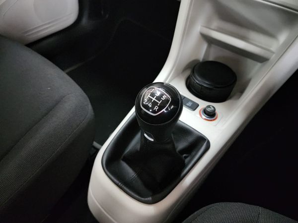 2017-Volkswagen-Up-Move-Up-10-5-dr image:19