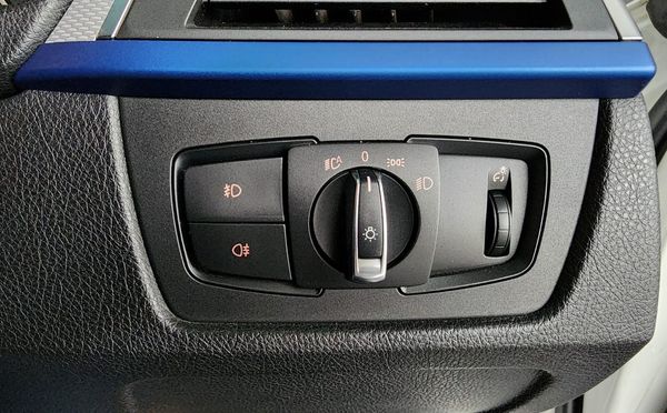 2018-BMW-3-Series-318i-M-Sport-Auto image:7