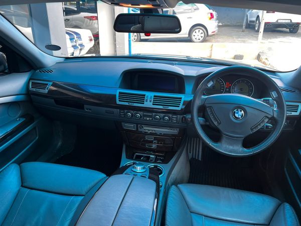 2005-BMW-7-Series-740i image:12