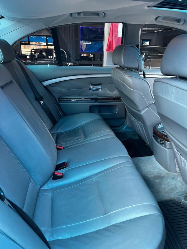 2005-BMW-7-Series-740i image:13