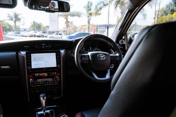 2025-Toyota-Fortuner-28-GD-6-4x4-VX-Auto image:8