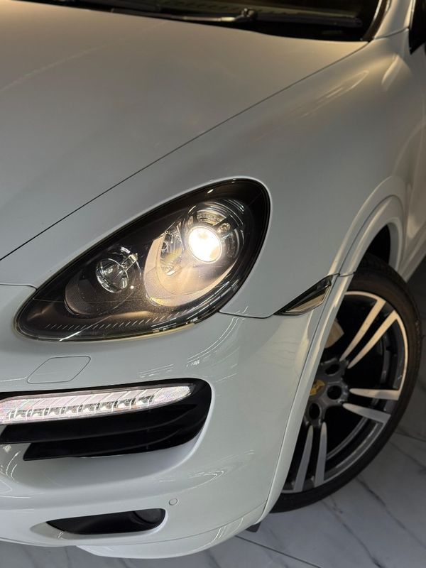 2014-Porsche-Cayenne-GTS-Auto image:9