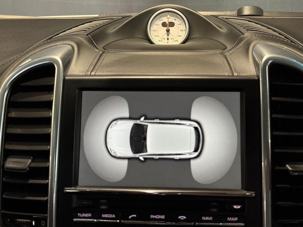 2014-Porsche-Cayenne-GTS-Auto image:11