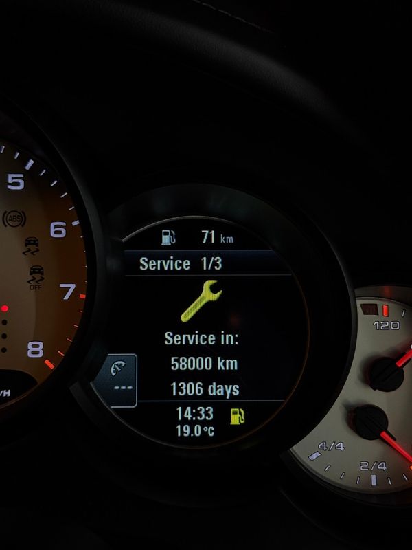 2014-Porsche-Cayenne-GTS-Auto image:21