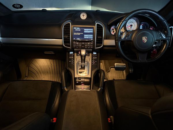 2014-Porsche-Cayenne-GTS-Auto image:23
