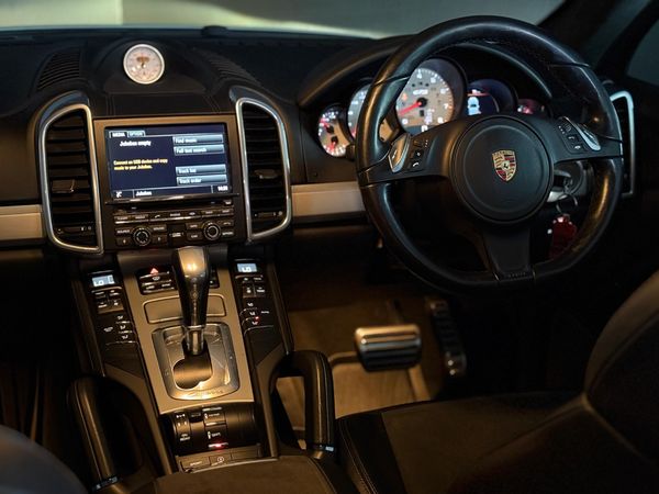 2014-Porsche-Cayenne-GTS-Auto image:24