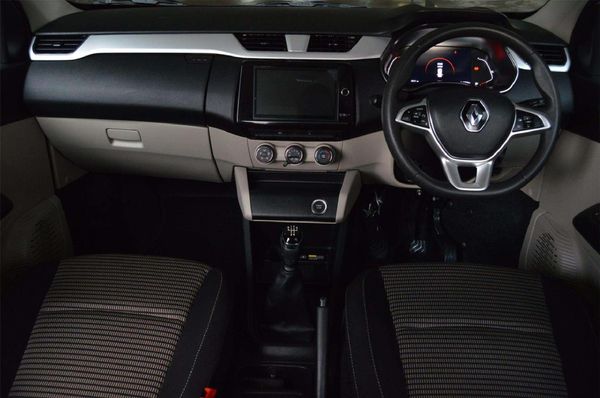 2026-Renault-Triber-10-Intens image:5