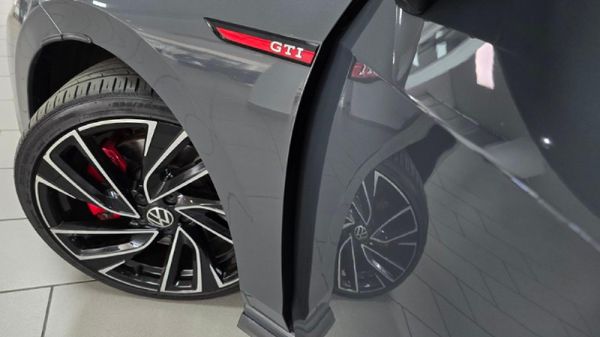 2022-Volkswagen-Golf-8-GTI-20-TSI-Auto image:10