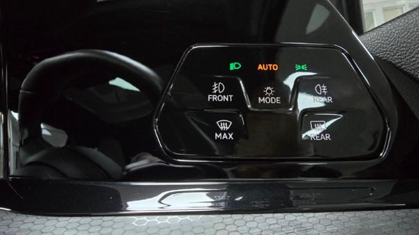 2022-Volkswagen-Golf-8-GTI-20-TSI-Auto image:35