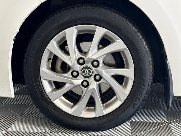2019-Toyota-Corolla-18-Exclusive image:4