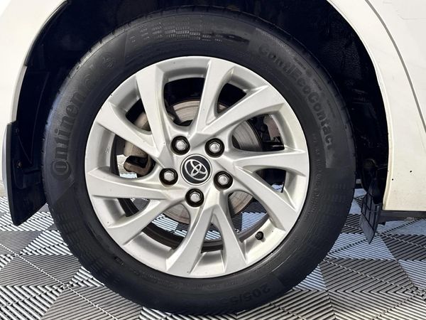 2019-Toyota-Corolla-18-Exclusive image:7