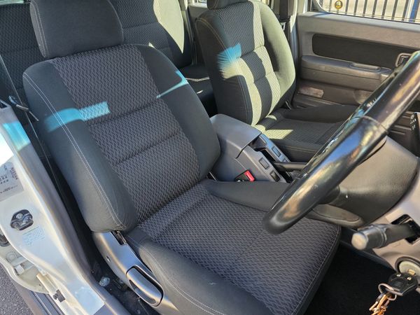 2019-Nissan-NP300-25-TDi-4x4-Double-Cab image:14