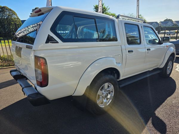 2019-Nissan-NP300-25-TDi-4x4-Double-Cab image:2