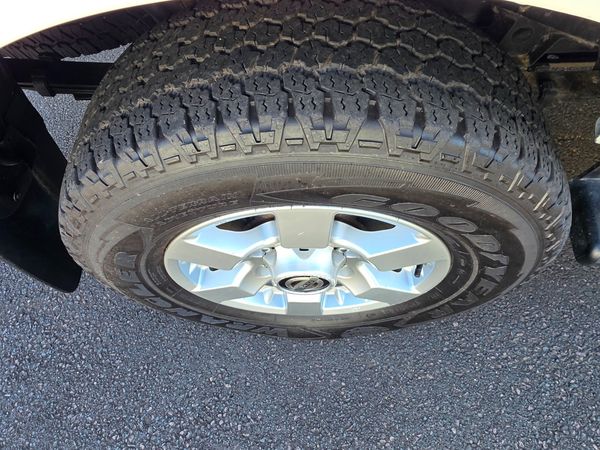 2019-Nissan-NP300-25-TDi-4x4-Double-Cab image:3