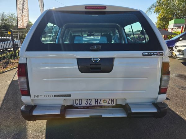 2019-Nissan-NP300-25-TDi-4x4-Double-Cab image:5